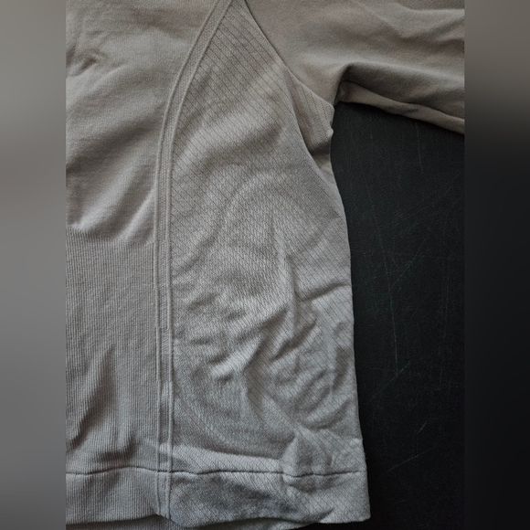 NWT - Under Armour Vanish Seamless Long Sleeve Pewter Round Neck Top - Size XL - Picture 10 of 14